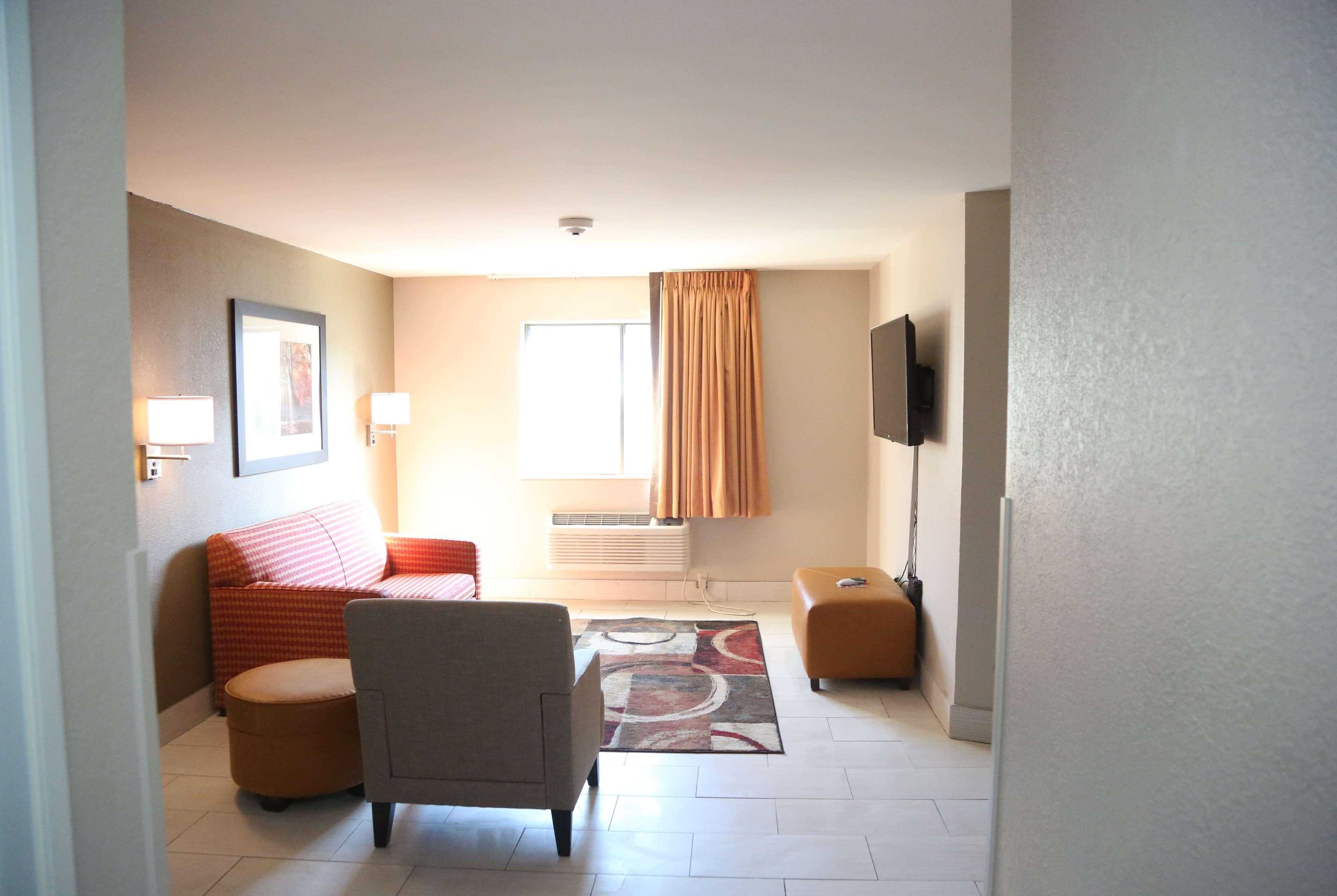 Super 8 By Wyndham Portsmouth Hotel Rosemount Exterior photo